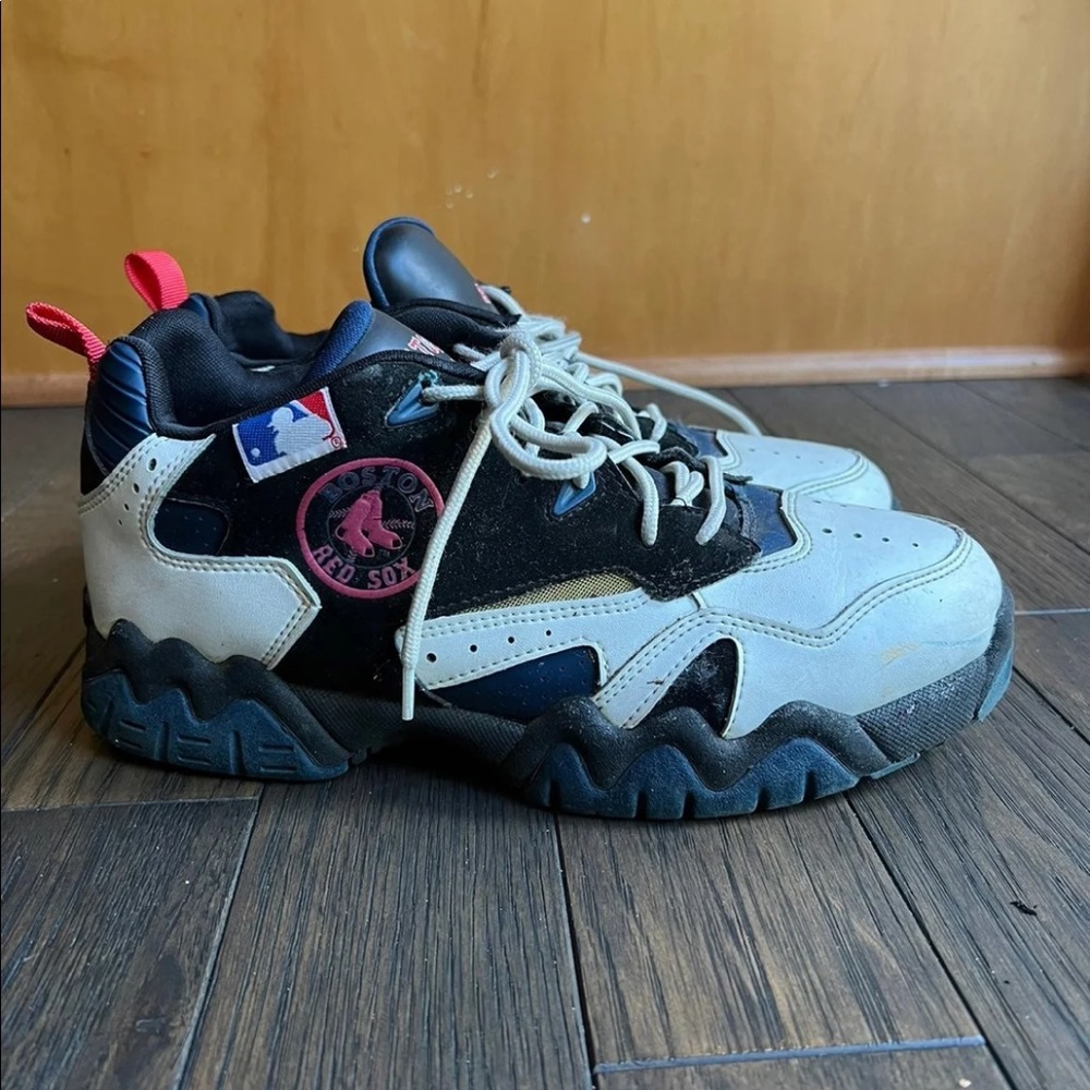 HTF 1990s Mens Size 9 MLB Red Sox Shoes